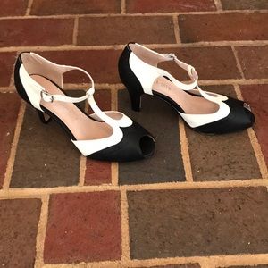 New black and white peep toe shoes
